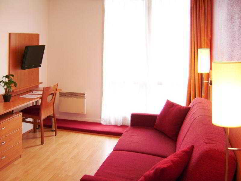 Sejours & Affaires Orleans Jeanne D'Arc Aparthotel Exterior photo